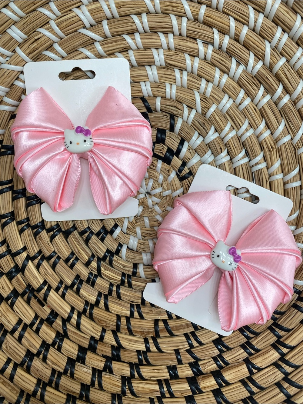 Pink Hello Kitty Kids Socks and Bow Hair Clips Bundle - Picture 2 of 5